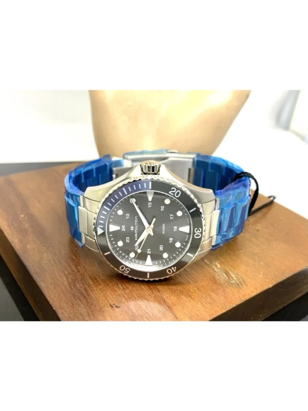 Hamilton Unisex Watch H82211181 Khaki Navy Scuba Swiss Quartz Silver Steel 37mm